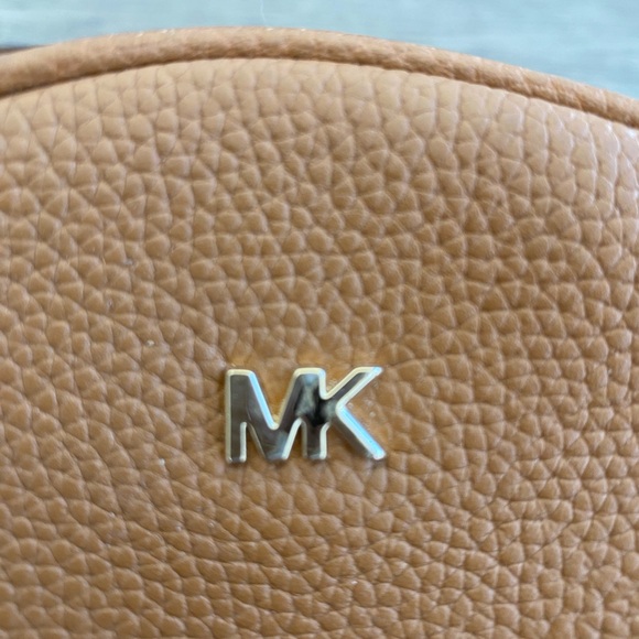 Michael Kors Brown canteen Circle Crossbody Bag - Picture 4 of 10